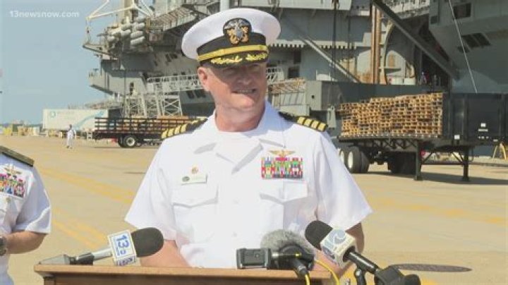 Discover The Unseen Truths Behind Robert Reed's Commanding Height