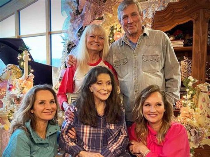 Johnny Cash And Loretta Lynn's Marital Status Revealed