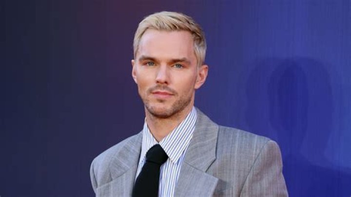 Unveiling Nicholas Hoult's Shirtless Appeal: Discoveries & Insights